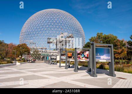 Montreal, Canada - 15 Ottobre 2019: Biosfera e Parc Jean Drapeau nella stagione autunnale Foto Stock