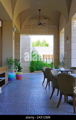 COSTA NAVARINO, Grecia -3 GIU 2019- Vista della Costa Navarino, un resort di lusso complesso (Westin e Romanos hotel managed by Marriott) nella Messenia ri Foto Stock