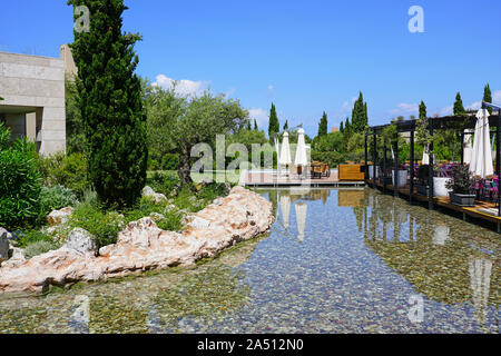 COSTA NAVARINO, Grecia -3 GIU 2019- Vista della Costa Navarino, un resort di lusso complesso (Westin e Romanos hotel managed by Marriott) nella Messenia ri Foto Stock