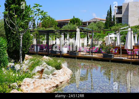 COSTA NAVARINO, Grecia -3 GIU 2019- Vista della Costa Navarino, un resort di lusso complesso (Westin e Romanos hotel managed by Marriott) nella Messenia ri Foto Stock