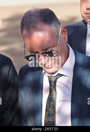 Ex calciatore inglese Paul Gascoigne al di fuori di Teesside Crown Court, Middlesbrough, dopo che egli è stato liberato di tutte le accuse di aver molestato sessualmente una donna su un treno. Foto Stock