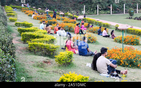 MYSURU (MYSORE),KARNATAKA/India-febbraio 18 2018:Coppie e famiglie relax a Giardini Brindavan e. Foto Stock