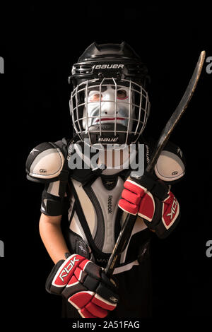 Ragazzo vestito in costume di Halloween in abito di hockey Foto Stock