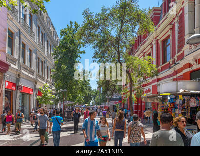 I negozi sulla strada pedonale dello shopping del Paseo Puente, Santiago Centro, Santiago del Cile, Sud America Foto Stock