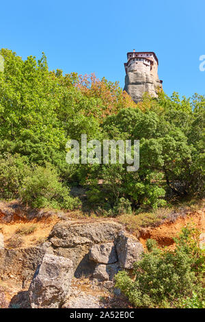 Il monastero di Rousanou sulla rupe in una meteora, Grecia Foto Stock