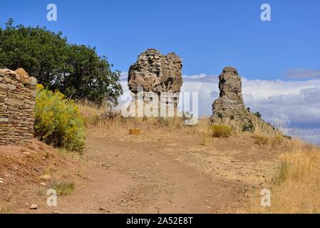 Chimney Rock e compagno Rock, sala Chacoan blocco di muro, Chimney Rock National Monument, CO 190911 61299 Foto Stock