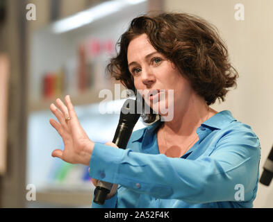 17 ottobre 2019, Assia, Frankfurt/Main: lo scrittore Ildiko von Kürthy alla Fiera del Libro di Francoforte. Foto: Jens Kalaene/dpa-Zentralbild/ZB Foto Stock