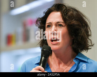 17 ottobre 2019, Assia, Frankfurt/Main: lo scrittore Ildiko von Kürthy alla Fiera del Libro di Francoforte. Foto: Jens Kalaene/dpa-Zentralbild/ZB Foto Stock