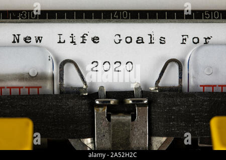 Vecchia macchina da scrivere con testo nuova vita gli obiettivi per il 2020 Foto Stock