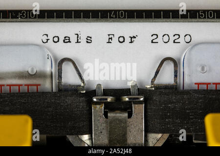 Vecchia macchina da scrivere con testo obiettivo per il 2020 Foto Stock