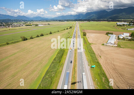 Vista aerea del Trans-Canada Highway in Chiliwack, B.C., Canada. Foto Stock