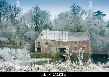 Stuminster mulino in inverno, Sturminster Newton Dorset, England, Regno Unito Foto Stock