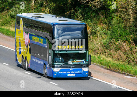 MegaBus pullman; escursioni vacanze, viaggio del passeggero sulla M6 a Lancaster, Regno Unito Foto Stock