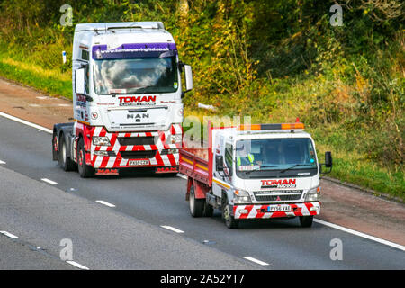 Noleggio e trasporto di impianti Toman; autocarri per la consegna di carichi pesanti su autostrada, trasporto, autocarri, trasporto, treno di potenza per unità motrice, autocarro, carico speciale, veicolo Scania, consegna, trasporto, industria, trasporto sulla M6 a Lancaster, Foto Stock