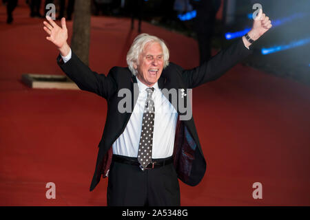 Il fotografo Douglas Kirkland frequentando il tappeto rosso durante la festa del cinema di Roma 2019 Foto Stock