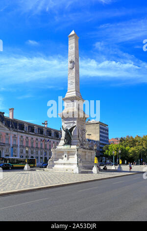 Monumento ai restauratori in piazza Restauradores, Lisbona, Portogallo. Foto Stock
