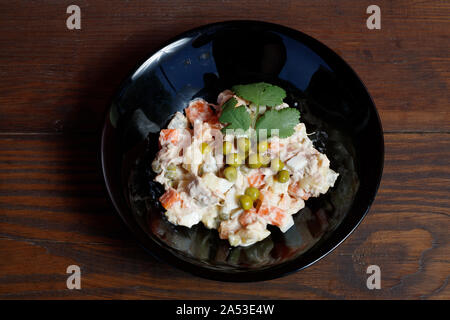 Olivier insalata di verdure della cucina casalinga, closeup photo. Foto Stock