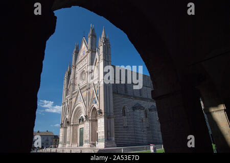 Gotico italiano Cattedrale di Santa Maria Assunta (Cattedrale dell Assunzione della Beata Vergine Maria) nel centro storico di Orvieto, Umbria, Italia. Au Foto Stock