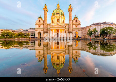 San Carlo Chiesa (Karlskirche) a Vienna (Austria) Foto Stock