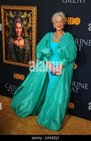 Los Angeles, California, Stati Uniti d'America 17 ottobre 2019 attrice Helen Mirren assiste Los Angeles Premiere di HBO Serie Limitata " Caterina la Grande' il 17 ottobre 2019 a Hammer Museum di Los Angeles, California, USA. Foto di Barry re/Alamy Live News Foto Stock