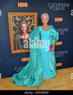 Los Angeles, California, USA. Xvii oct, 2019. Helen Mirren alla premiere di HBO 'Caterina la Grande' al museo del martello. Immagine: Paul Smith/Featureflash Credito: Paul Smith/Alamy Live News Foto Stock