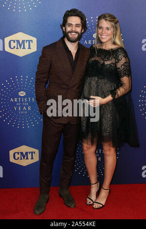 Ottobre 16, 2019, Nashville, Tennessee, Stati Uniti d'America: Thomas Rhett (L) e moglie Lauren Akins frequentare il 2019 artisti CMT dell'anno a Schermerhorn Symphony Center. (Credito Immagine: © Debby Wong/ZUMA filo) Foto Stock