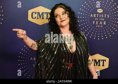 Ottobre 16, 2019, Nashville, Tennessee, Stati Uniti d'America: Ashley McBryde assiste il 2019 artisti CMT dell'anno a Schermerhorn Symphony Center. (Credito Immagine: © Debby Wong/ZUMA filo) Foto Stock