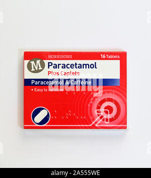 Pack di Morrison di paracetamolo Plus caplet. Paracetamolo e caffeina. Facile da deglutire. 16 compresse. Foto Stock