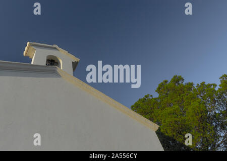 Un bellissimo eremo presso l'entrata di calpe nella città vecchia, un must visita per i turisti Foto Stock