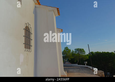 Un bellissimo eremo presso l'entrata di calpe nella città vecchia, un must visita per i turisti Foto Stock