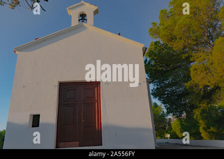 Un bellissimo eremo presso l'entrata di calpe nella città vecchia, un must visita per i turisti Foto Stock