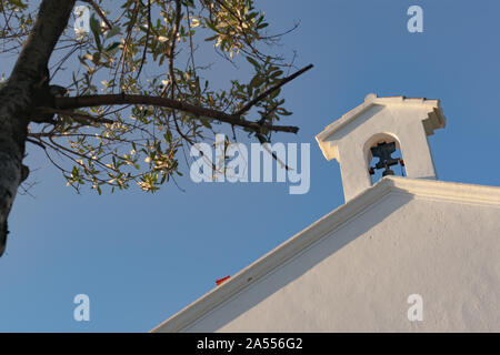 Un bellissimo eremo presso l'entrata di calpe nella città vecchia, un must visita per i turisti Foto Stock