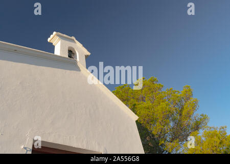 Un bellissimo eremo presso l'entrata di calpe nella città vecchia, un must visita per i turisti Foto Stock