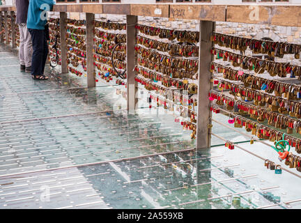 Macelleria Bridge a Ljubljana, Slovenia con amore blocca attaccata Foto Stock