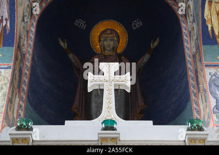 La Chiesa di San Giorgio conosciuto anche come Oplenac, è il mausoleo del serbo e iugoslavo casa reale di Karađorđević situato sulla cima della collina di Oplenac nella città di Topola, Serbia. La chiesa di Oplenac fu fondata dal re Pietro I di Iugoslavia. Molti membri della casa reale sono sepolte nella chiesa, nella cripta sotto la chiesa, o nel cortile della chiesa. Foto Stock