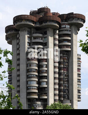 Madrid. Spagna. Edificio Torres Blancas su Avenida de América, progettato dall architetto spagnolo Francisco Javier Sáenz de Oiza (1918-2000) nel 1961, costruito Foto Stock