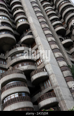 Madrid. Spagna. Edificio Torres Blancas su Avenida de América, progettato dall architetto spagnolo Francisco Javier Sáenz de Oiza (1918-2000) nel 1961, costruito Foto Stock