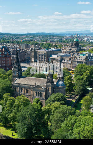 Vista nord-ovest dal castello di Edimburgo al di sopra del centro di Edimburgo. La Scozia, Regno Unito Foto Stock