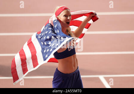 Stati Uniti d'America's Sandi Morris festeggia dopo aver vinto l'argento in Donne Salto con l'asta Finale Foto Stock