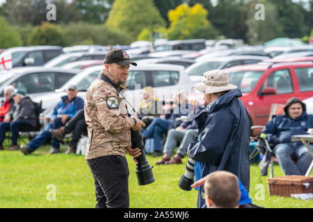 Il vecchio operaio, Bedfordshire, Regno Unito, ottobre 6, 2019. Fotografo di scatto a un air show.Il giorno della corsa di Shuttleworth. Foto Stock