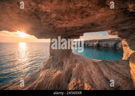 Grotte marine del Capo Greko parco nazionale vicino a Ayia Napa e Protaras sull isola di Cipro, Mare Mediterraneo Foto Stock