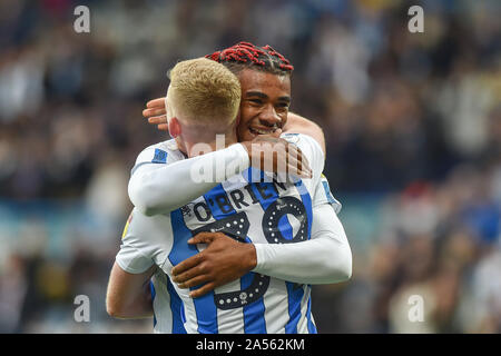 5 ottobre 2019, John Smith's Stadium, Huddersfield, Inghilterra; Sky scommessa campionato, Huddersfield Town v Hull City :Juninho Bacuna (7) e Lewis O'Brien (39) di Huddersfield Town celebrare l Huddersfield Town il terzo obiettivo di renderlo 3-0. Credito: Dean Williams/news immagini Foto Stock