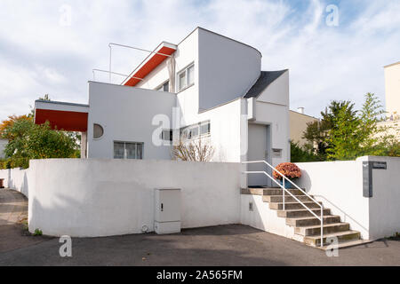 Stoccarda, Germania, 15 Ottobre 2019: Weissenhof Siedlung a.k.a. Weissenhof Estate casa indipendente da Hans Scharoun a Stoccarda, in Germania. In modernista Foto Stock