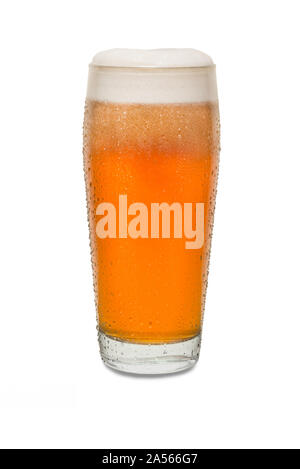 Appena spillata Pub Craft Bicchiere da birra #4 con condensazione . Foto Stock