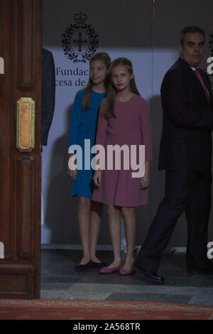 Ottobre 18, 2019, Oviedo, Asturias, Spagna: Crown Princess Leonor, Principessa Sofia ha partecipato pubblico con i vincitori della finale 2018 Premi di Laurea dell'Università di Oviedo a Reconquista Hotel il 18 ottobre 2019 a Oviedo, Spagna (credito Immagine: © Jack Abuin/ZUMA filo) Foto Stock