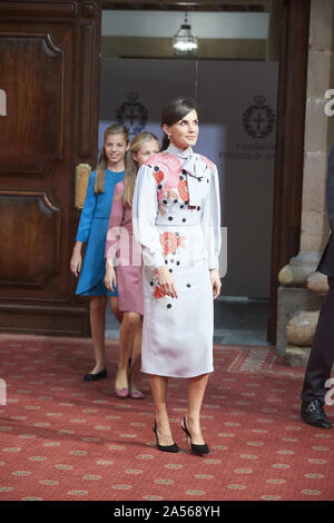 Ottobre 18, 2019, Oviedo, Asturias, Spagna: Regina Letizia di Spagna, Crown Princess Leonor, Principessa Sofia ha partecipato pubblico con i vincitori della finale 2018 Premi di Laurea dell'Università di Oviedo a Reconquista Hotel il 18 ottobre 2019 a Oviedo, Spagna (credito Immagine: © Jack Abuin/ZUMA filo) Foto Stock