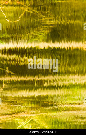 L'acqua della superficie di riflessione di arte astratta per lo sfondo e lo sfondo Foto Stock