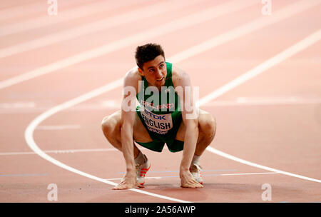 In Irlanda il marchio inglese dopo la concorrenza negli uomini 800m si riscalda durante il giorno due di la IAAF Campionati del Mondo Al Khalifa International Stadium, Doha, Qatar. Foto Stock