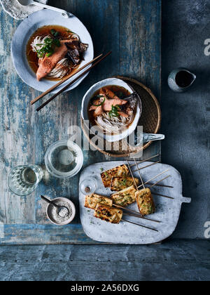 Tofu alla griglia, caramellizzato yuzu miso e nishin soba Foto Stock