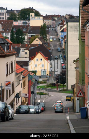 Pirmasens, Germania - 05 Ottobre 2019: una strada conduce giù ad una valle nel centro della città su ottobre 05, 2019 a Pirmasens. Foto Stock